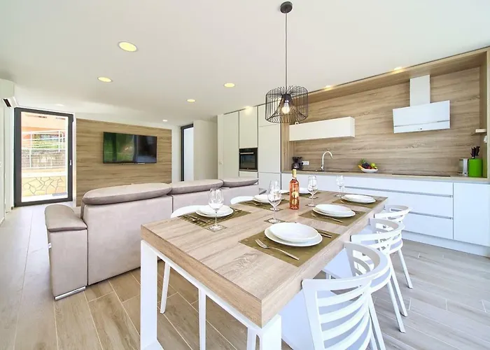 Διαμέρισμα Celeia Krk Town